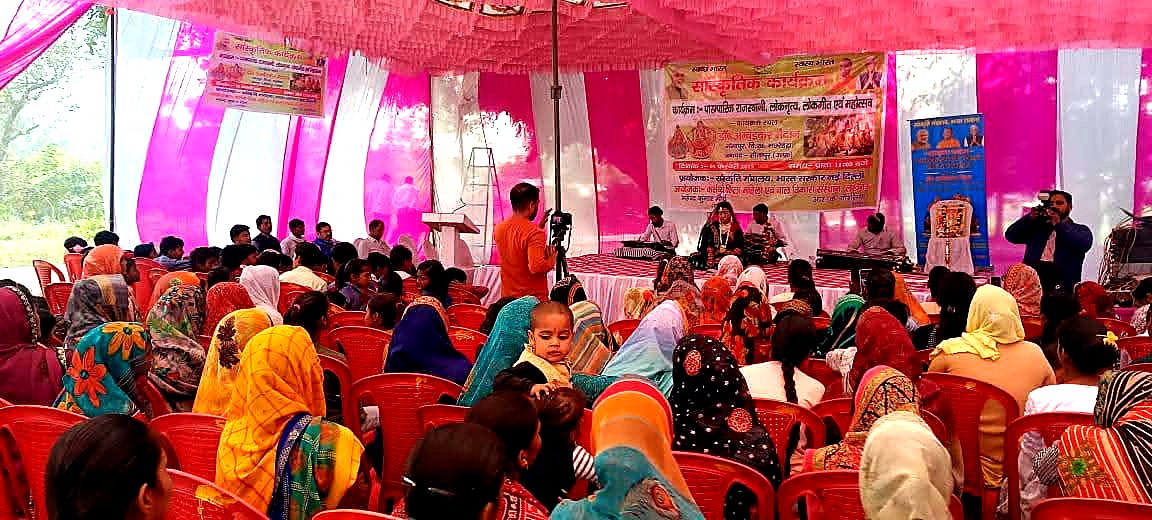 Traditional Rajasthani Folk Dance, Folk Songs and Cultural Festival — photograph 2